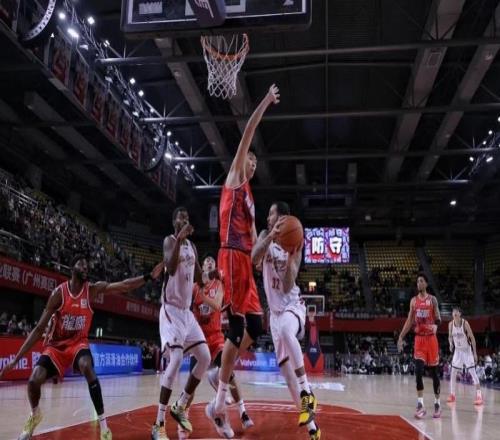 广州龙狮主场不敌浙江男篮，陈国豪：希望能与球队越来越好