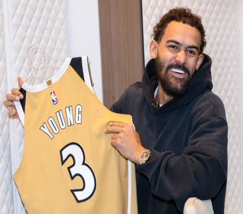 老鹰奇才1换2交易官宣！特雷杨改穿3号球衣：满怀欣喜开启新篇章