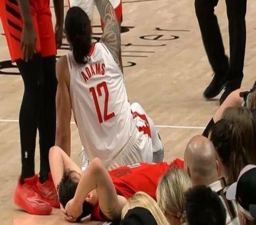 一图流杨瀚森太拼了，飞扑抢断海王，头差点被坐爆了，太惊险了！