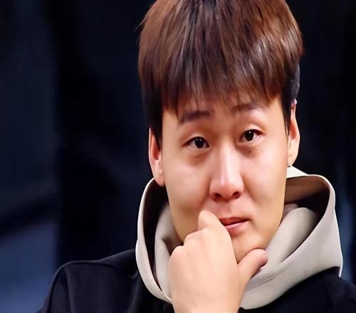 曾被杜锋招进国家队，一分钟内两个名场面，赵睿憋着笑，外教懵了