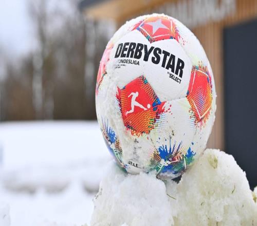 官方：因球场结冰和严重风雪，不莱梅vs霍芬海姆的比赛延期