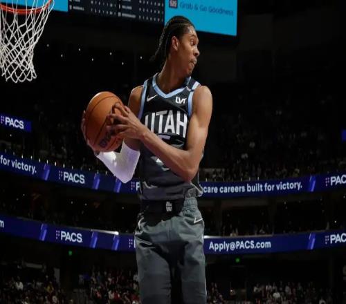 难兄难弟，威廉姆斯兄弟均遭遇低谷，科迪“一战成名”创联盟纪录