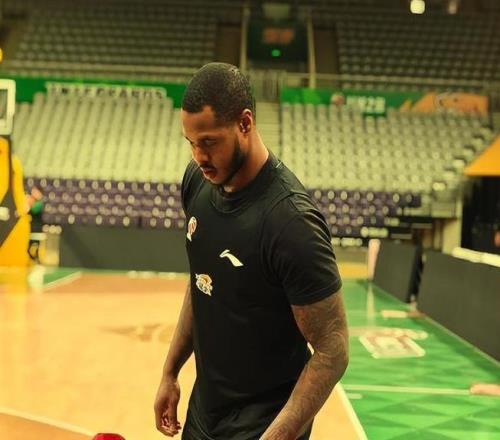 验货失败辽篮新援上场像没睡醒球迷直言还不如布朗