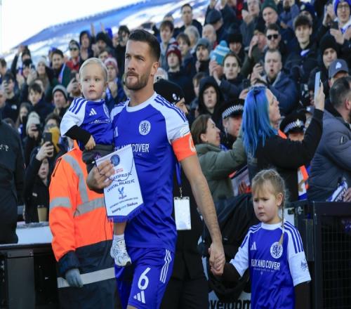 邮报：战胜卫冕冠军水晶宫的球队中有小学教师和香薰蜡烛包装工_英超直播