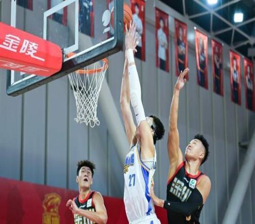 CBA排名又乱了！上海九连胜独占鳌头，北京跌第五，山东逼近前四