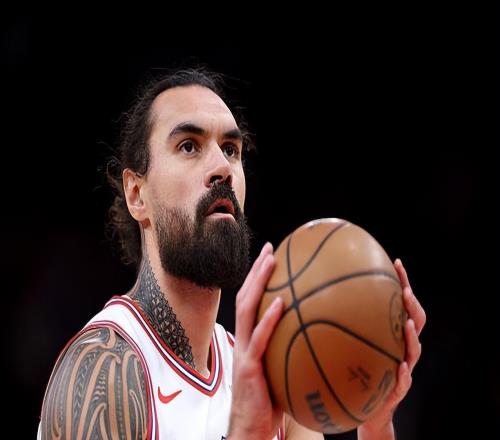 确实能抢到前场篮板，但火箭替补中锋实在是缺乏基本的得分能力