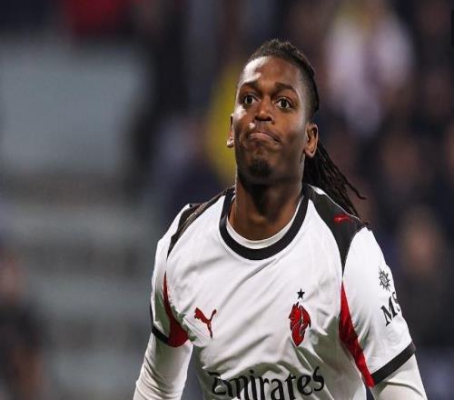 连续被保级队阻击！AC米兰11绝平佛罗伦萨，国际米兰笑纳大礼