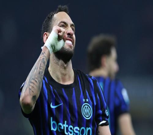 意天空：恰尔汗奥卢小腿肌肉疲劳，未来几天接受检查