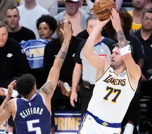 NBA常规赛明天1月13日赛程：湖人PK国王，快船PK黄蜂