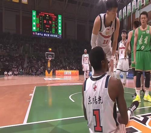 打爆曾凡博+碾压北京！广东“冠军锋线”打成大腿，杜锋赌对了！