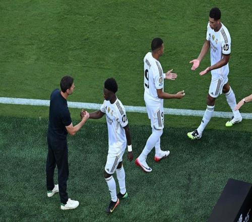 皇马17人发文告别阿隆索！3.1亿双星沉默，姆巴佩祝福仍遭批虚伪