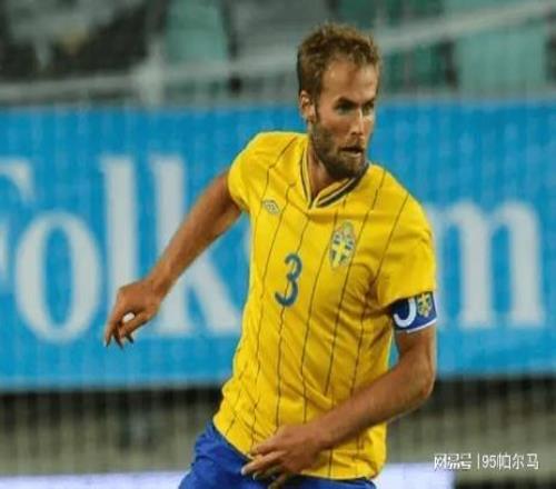 瑞典史上最佳后卫与永贝里动手，和伊布狂欢，当教练一塌糊涂