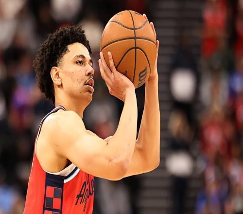 最近一段时间手感不佳，快船锋线新秀还得想办法赶紧找回状态