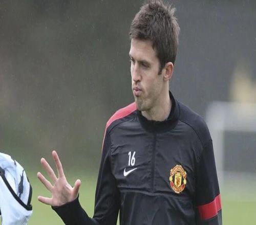 两大传奇激烈竞争！曼联临时主帅迟迟未定，索帅并非最佳人选