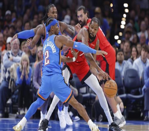 执着于三分火箭变阵酿苦果！31岁明星中锋遭雪藏，乌度卡用错人