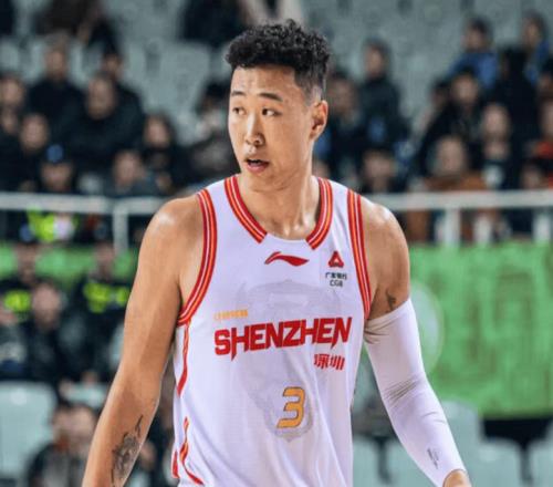 核心对决！贺希宁32+9末节13分献制胜两罚完胜赵继伟7中1