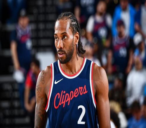 又伤了记者：伦纳德左膝不适，将提前返回洛杉矶治疗