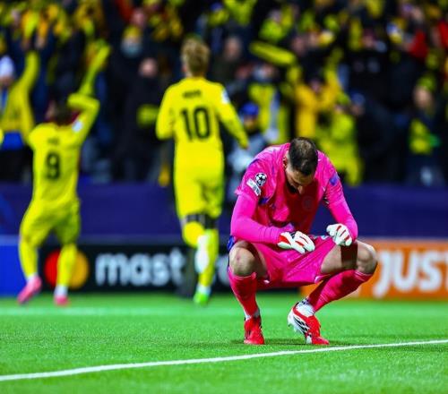 13！金球先生红牌被驱逐哈兰德毫无表现曼城欧冠大爆冷+2连败