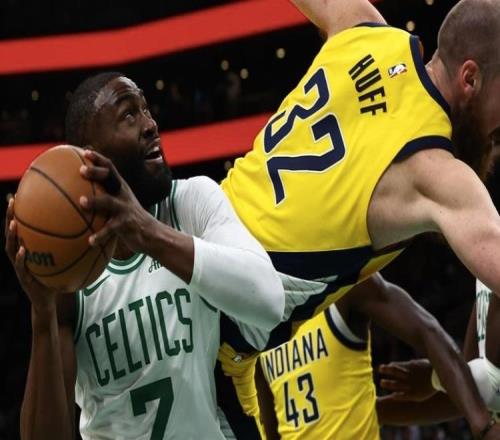 15分大胜东部垫底队！布朗连续爆发，西亚卡姆32+10独木难支