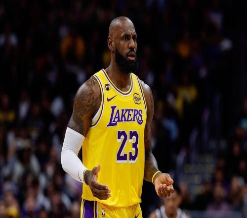 名记列12名本赛季强于詹姆斯的球员：把他排在伦纳德前已是最大信任