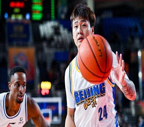 幸亏放弃赵睿！上海队二选一成功，辽篮三冠前锋太香，成全王哲林