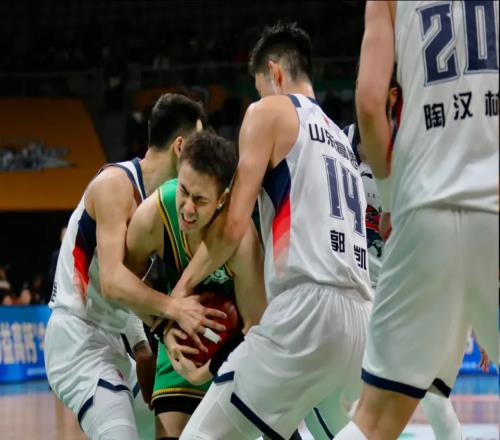 又是3连败！8胜10负杨鸣陷入危机，辽蜜暴怒：每年去欧洲考察些啥