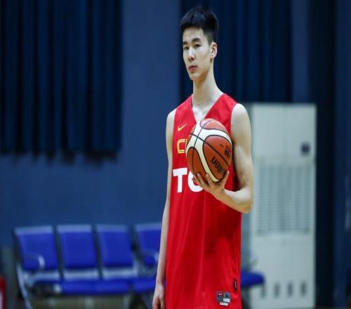 轰30+6+6抗衡郭艾伦！国产东契奇再爆发他若与徐昕搭档会很美吗