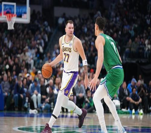 故地重游，东契奇15中8砍下33分8板11助攻，正负值+18