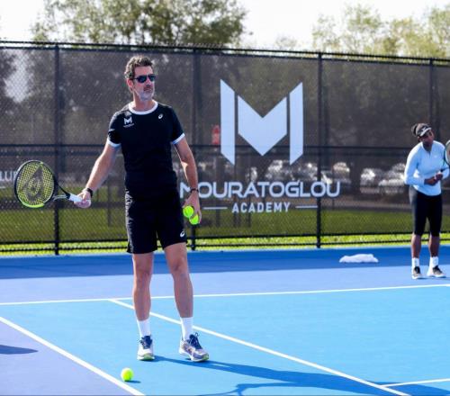 小威教练反驳阿卡比辛纳更强论，亨曼称现在无关紧要的比赛太多了