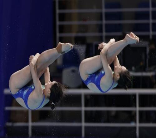 全红婵复出！携搭档一路领先助广东队摘十五运会跳水女团金牌