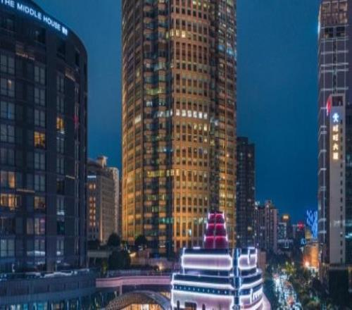 围观2025上海马拉松，锁定五星体育！