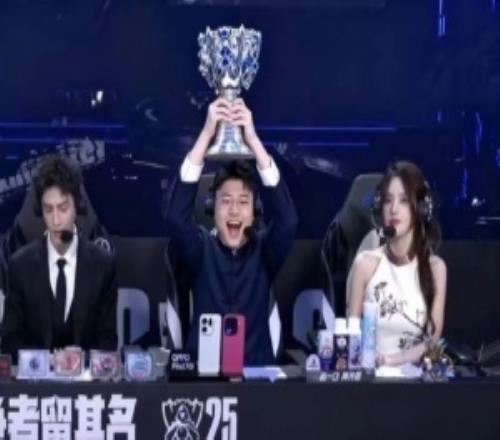 群管理员爆料Uzi复出！后援会官博：进行卸任处理！不造谣不传谣不信谣