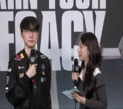 Faker：连续3次夺冠是非常帅气记录但我只抱着下一场获胜的想法