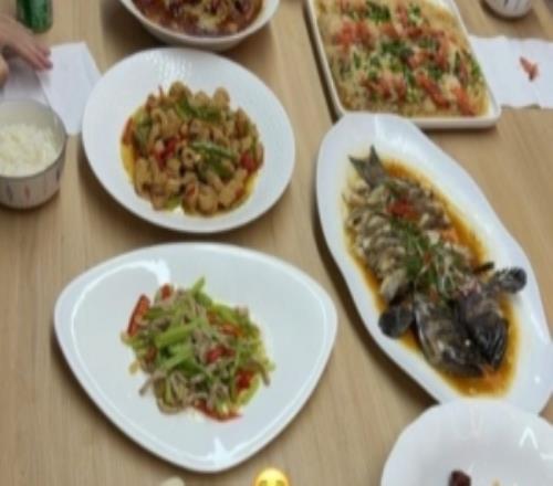 食堂阿姨行业中的GOATJunjia分享JDG基地晚餐已经被征服