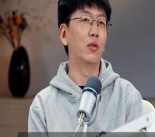 左手爱笑：给某个选手报过一年4600W，给他父母都一人100万