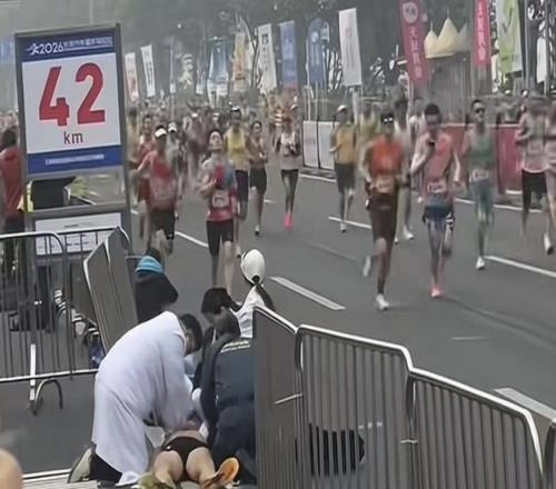 重庆马拉松一男选手意外去世！组委会曾发文“强烈建议体检”