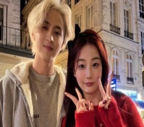 解说Kitty与Hans官宣网友挖其黑料：早年卖付费图包称其非要跪着舔男人