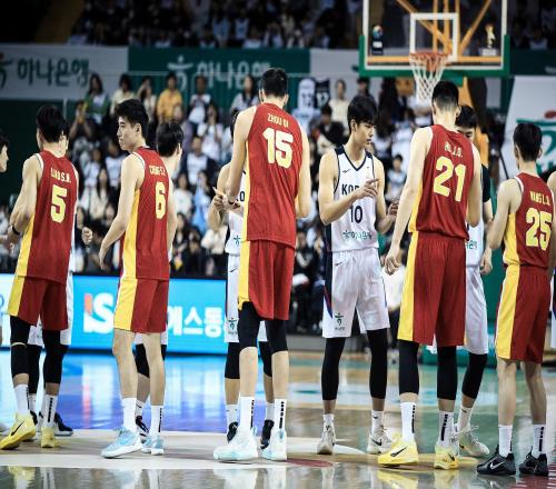 苏群：中国男篮在面对韩国的两场比赛中表现不佳可以类比以前对阵印度或关岛时的情况_cba直播免费观看直播