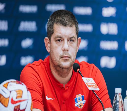 梅州客家前任主帅米兰里斯蒂奇来接替李霄鹏教海牛，真是让人觉得剧情太巧妙了_中超直播