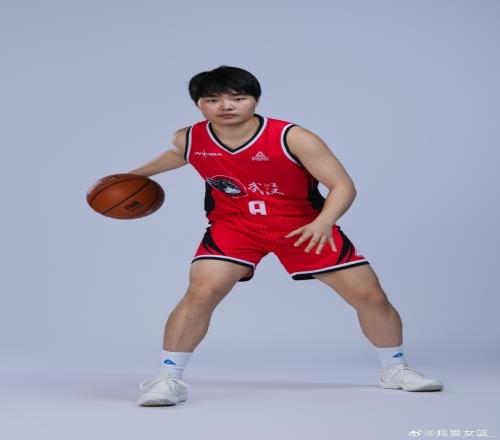 王佳琦以29分6篮板8助攻的精彩表现带领武汉女篮喜迎连胜成赛季引援之最_cba直播免费观看直播