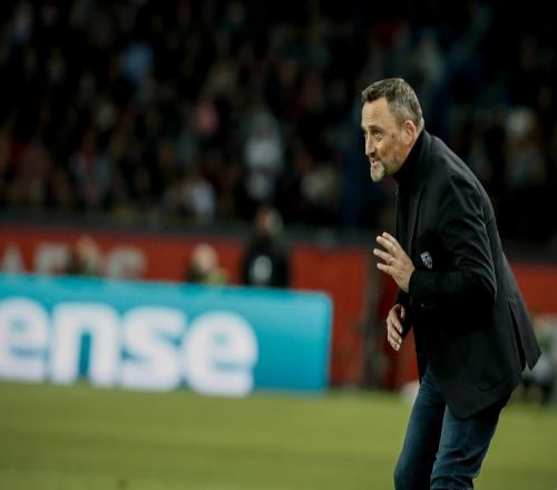 队报报道尼斯主帅在球迷袭击事件后面临辞职青训主管有望接任球队_法甲直播