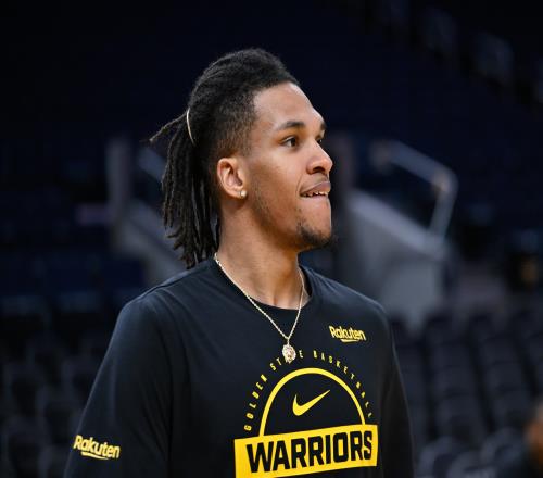 科尔表示理查德坐板凳是因为他是新秀我尊重老将们多年来的贡献_NBA直播