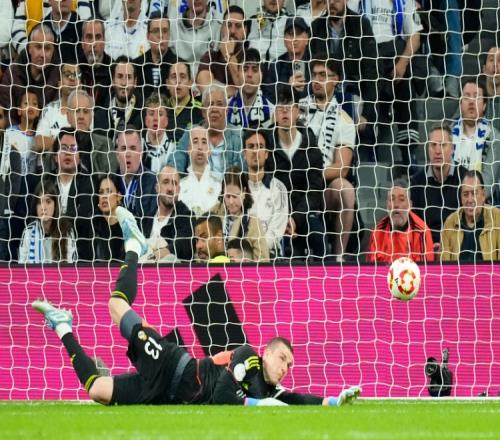 卢宁表达对哈维阿隆索的坚定信心，坚决不质疑主教练的领导_西甲直播