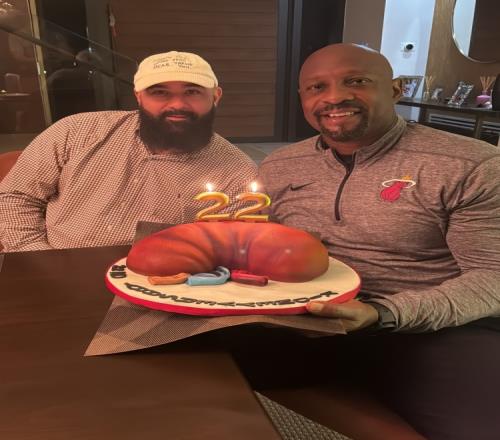 莫宁的肾脏蛋糕庆祝重获新生22年这算什么盛宴_NBA直播