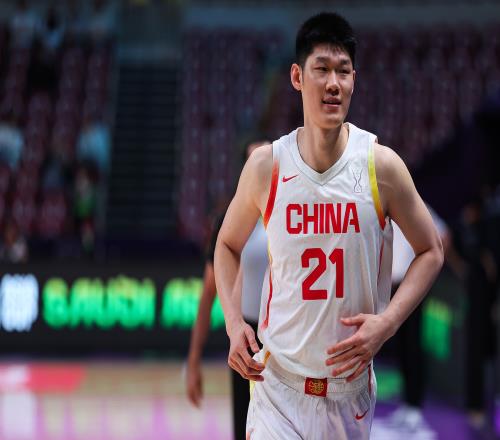 中国队拥有周琦和胡金秋这样的内线巨头结果却在篮板上遭遇惨败_cba直播