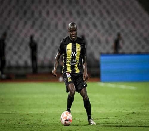 真是神奇34岁坎特依然能踢的吉达联合想续约还准备给他续个1加1合同_法甲直播