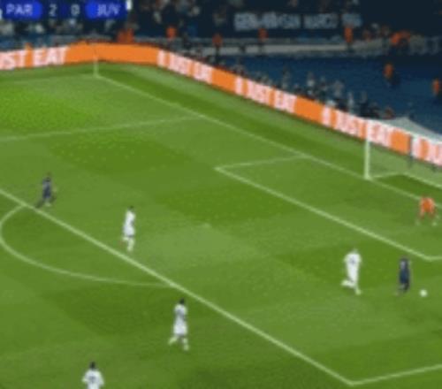 太独了姆巴佩强行射门无视内马尔后者无奈摊手