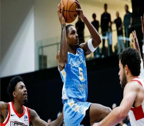 湖人二队板凳席上还有一名可靠的得分手，他的进攻效率相当不错