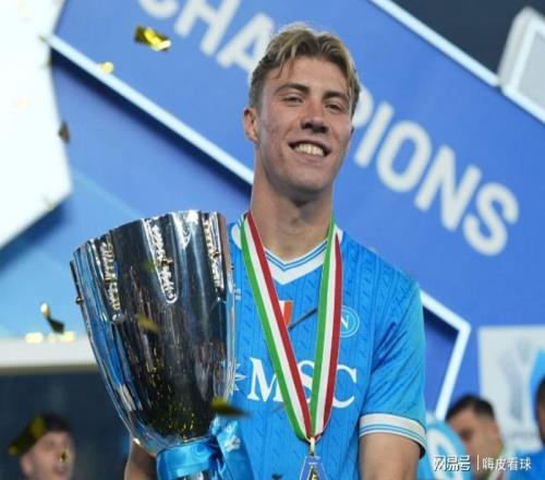 改变！霍伊伦夺冠暗讽曼联，滕哈格下课后，勒沃库森冲进前三