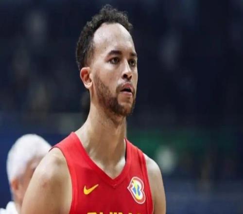 中国男篮历史首位归化球员，NBA官网显示李凯尔国籍已更改为美国籍